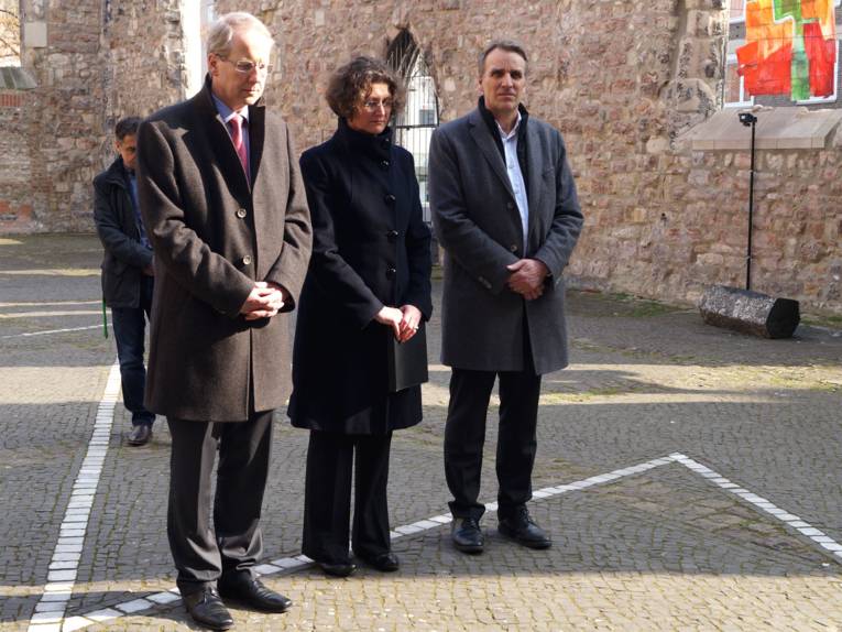 Gruppenbild: OB Schostok, Hanna Kreisel-Liebermann (Pastorin der Marktkirche) und Niedersachsens Umweltminister Stefan Wenzel v.l.n.r.