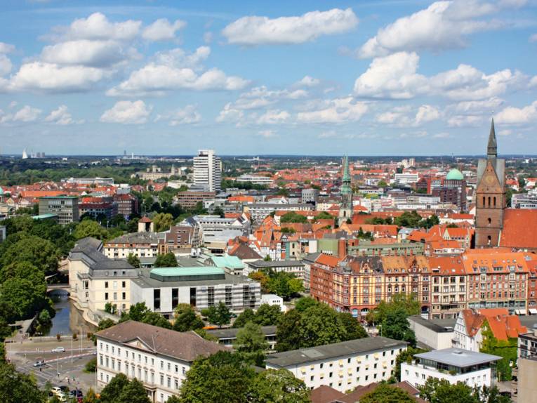 Blick über Hannover, u.a. sind die Marktkirche und der Landtag im Bild