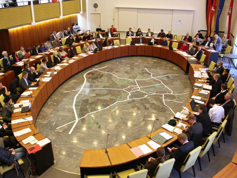 Blick in den Ratssaal während der Sitzung am 12. März 2015