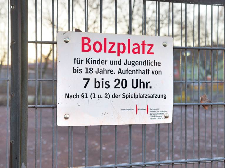 Hinweisschild Bolzplatz