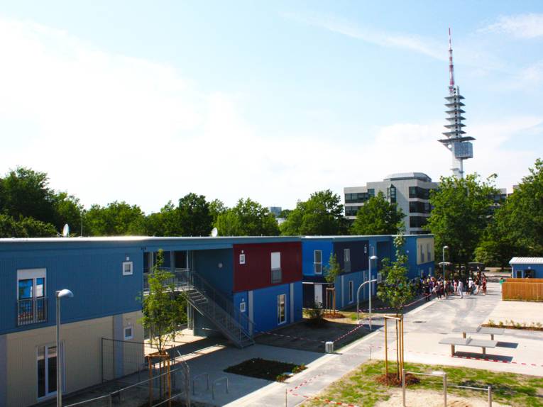 Die Modulbauanlage in Feodor-Lynen-Straße bietet rund 110 Flüchtlingen eine neue Heimat