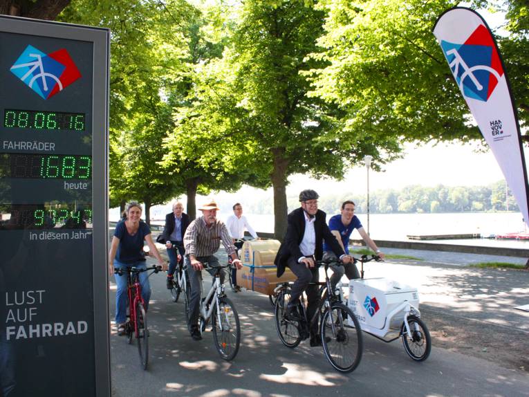 Lust auf Fahrrad: Einweihung der elektronische Zählstelle für den Radverkehr am Nordufer
