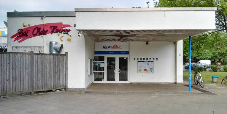 Der Eingangsbereich von Fössebad und Béi Chéz Heinz