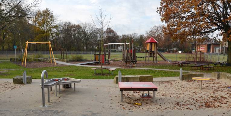 Spielgeräte im Außenbereich der Kita In den Sieben Stücken
