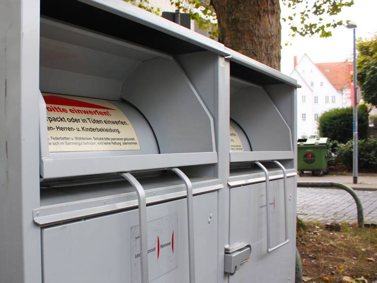 Alttextil- und Altschuhcontainer