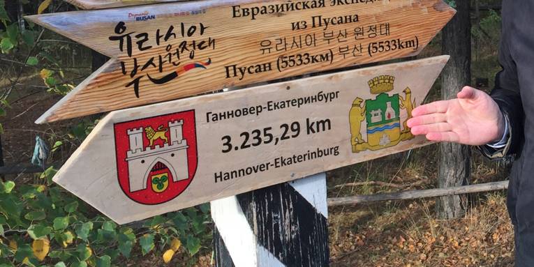 Zwischen Hannover und Jekaterinburg liegt eine Entfernung von rund 3.235 Kilometern (Luftlinie)