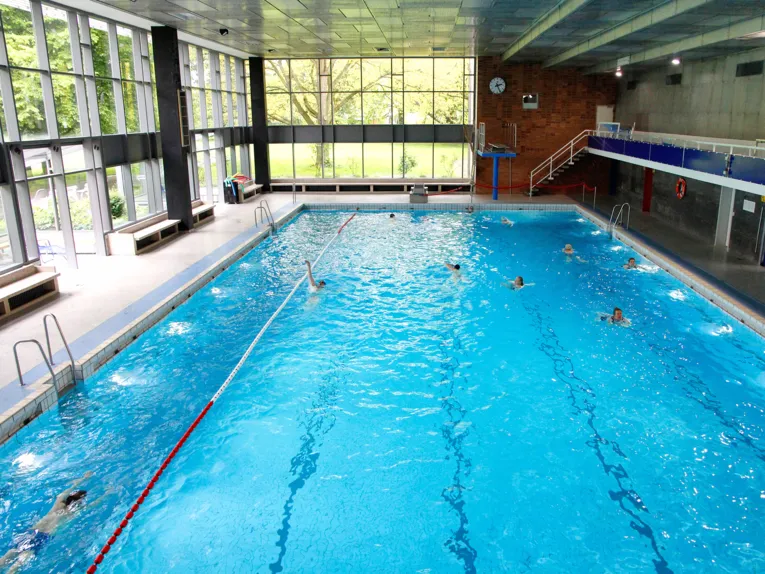 Das Schwimmbecken im Fössebad