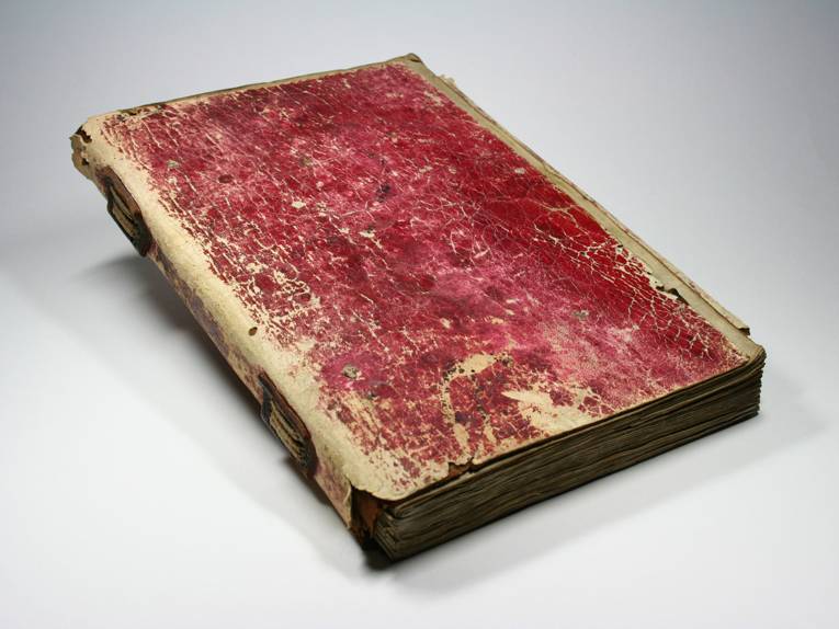 Ein altes, rotes Buch