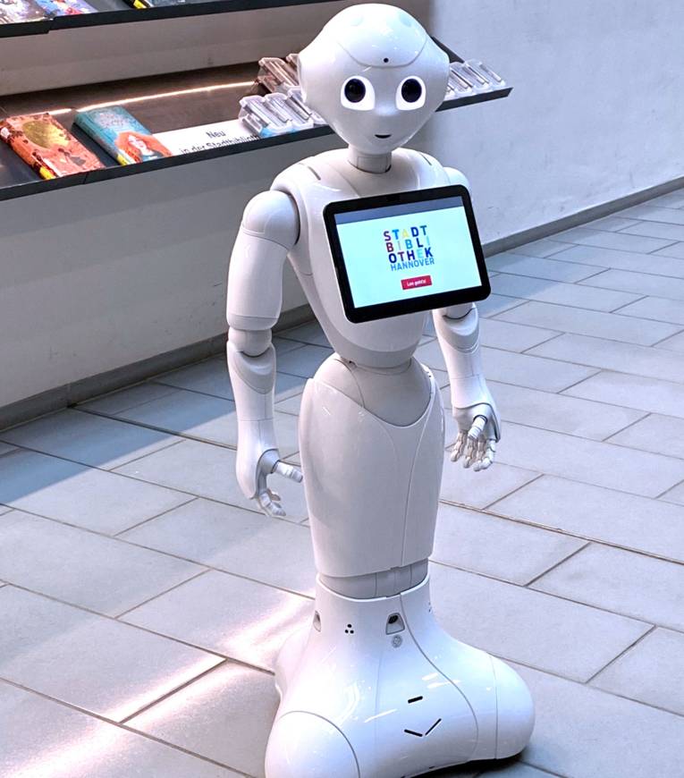 Humanoider Roboter beginnt seine Arbeit als Bibliotheksassistent in der Stadtbibliothek Hannover.