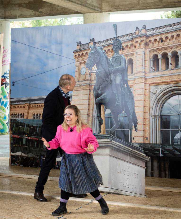 Eine der Kulissen für die Live-Moderation von Ninia LaGrande und Mathias Max Herrmann.