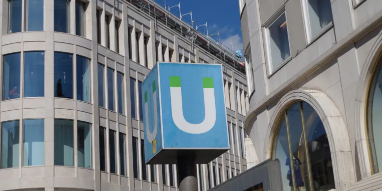 U-Bahn-Schild an der Station Kröpcke
