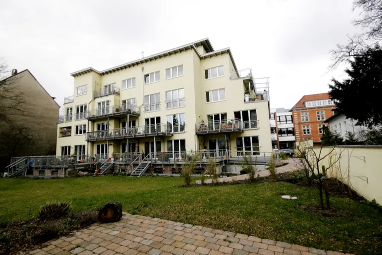 Behindertengerechtes Wohnen, Hinterhof, Rampe