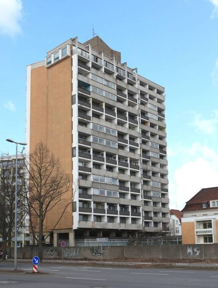 Das ehemalige, zu sanierende Schwestern-Hochhaus