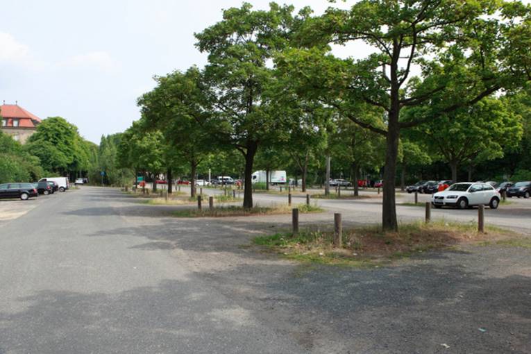 Parkplatz gegenüber vom Kuppelsaal