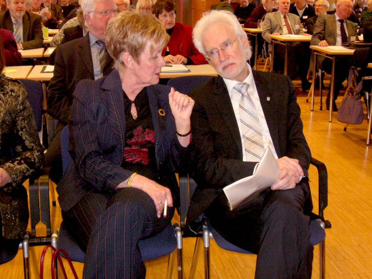 Frau Dirnberger vom Landesseniorenrat und Herr Strauch von der Landeshauptstadt