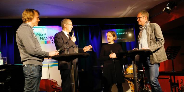 Oberbürgermeister Stefan Schostok beim Podiumsgespräch im Jazz-Club Hannover