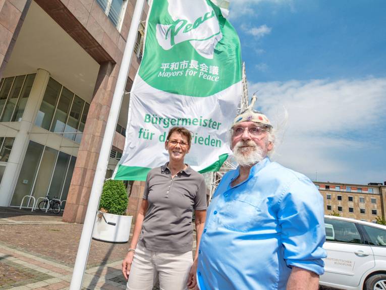 Mayors for Peace Flagge vor dem Dortmunder Rathaus