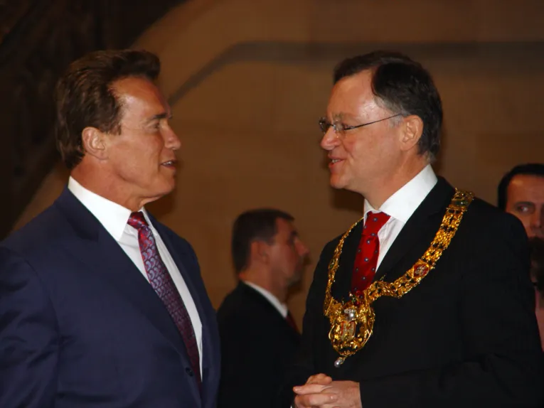 Oberbürgermeister Weil und Arnold Schwarzenegger