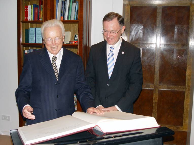 Dr. Heinz-Horst Deichmann und Oberbürgermeister Weil