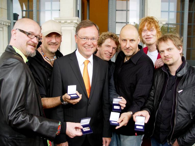 Oberbürgermeister Weil und die Rockband Fury in the Slaughterhouse