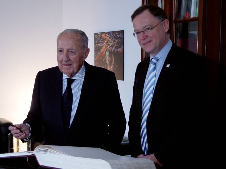 Prof. Dr. Peter Scholl-Latour und Oberbürgermeister Weil