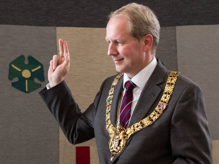 Oberbürgermeister Stefan Schostok bei der Vereidigung im Rat der Stadt Hannover
