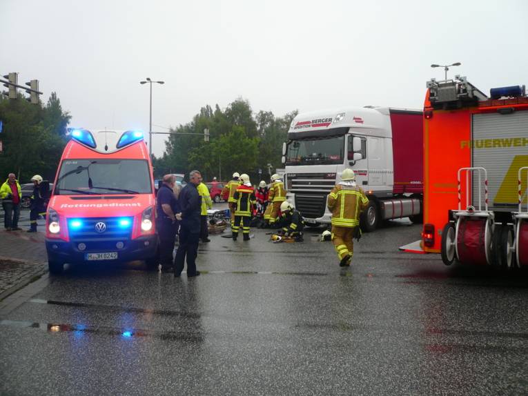 Rettungsmaßnahmen am Unfallort