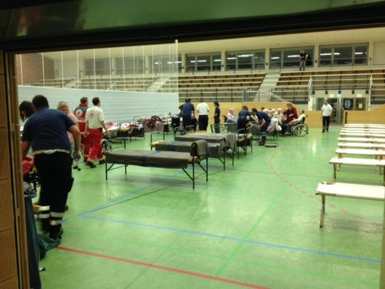 Die Betreuungstselle für die evakuierte Bevölkerung befand sich in den Sporthallen des Schulzentrums Misburg in der Ludwig-Jahn-Straße
