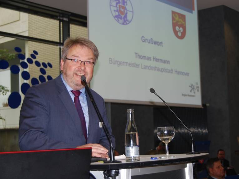 Als Vertreter der Landeshauptstadt Hannover sprach Bürgermeister Thomas Hermann ein Grußwort