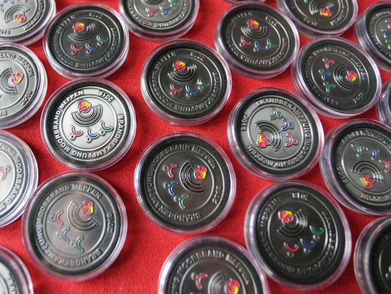 Die Coins der Bundeswehr wurden als Anerkennung für den geleisteten Einsatz überreicht.  