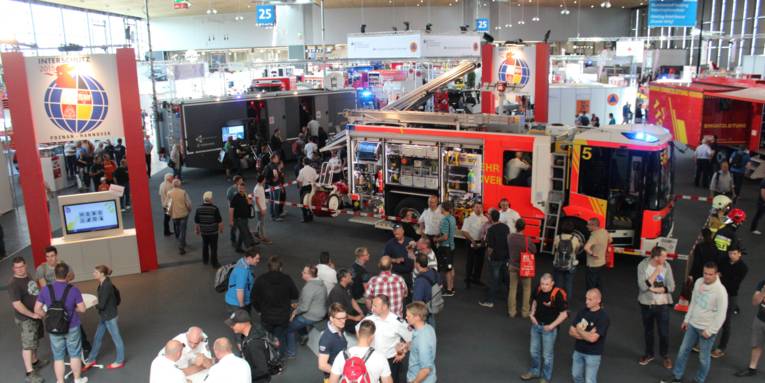 Überblick gemeinsamer Stand der Feuerwehren aus Hannover und Poznan bei der INTERSCHUTZ 2015