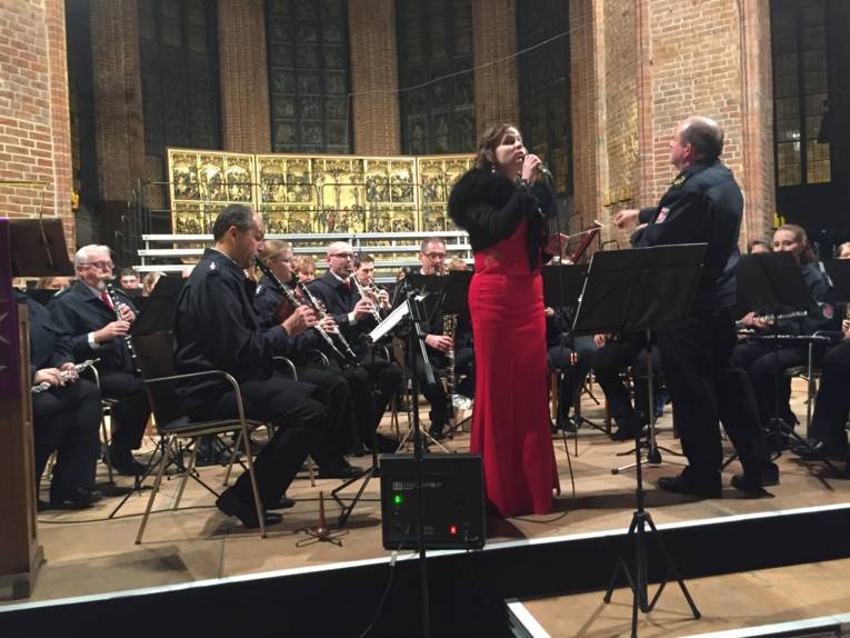 OPUS112 begeisterte beim Weihnachtskonzert 2017 in der Marktkirche zusammen mit der Solistin Lisa Hintzke.