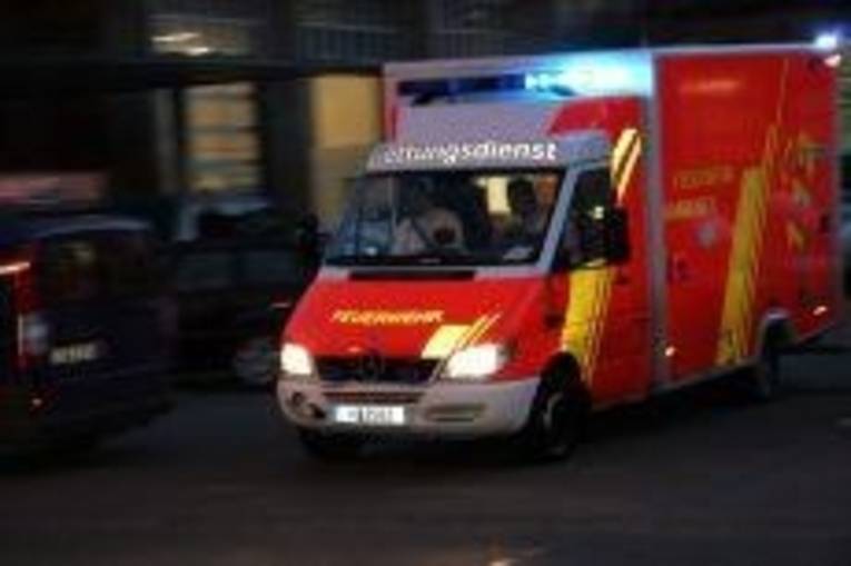 Rettungswagen der Feuerwehr Hannover im Einsatz