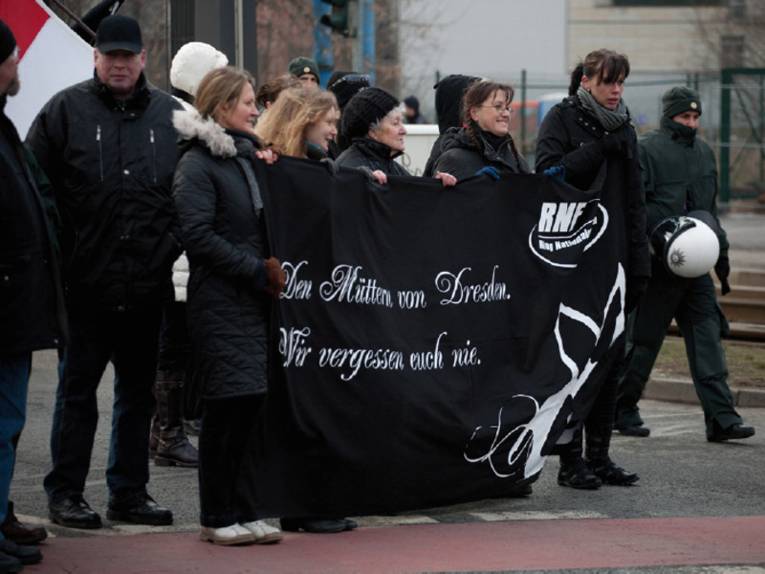 Dresden: Rechtsextreme Frauen