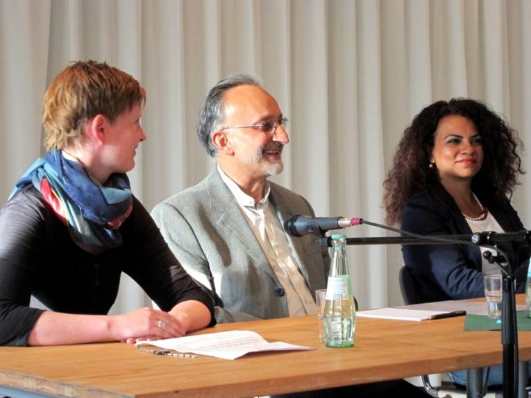 Bilder vom Podiumsgespräch mit Dr. Djavad Mohagheghi, Seyran Şahin und Ali Özer in der Reihe "Migration & Religion" am 7.6.2012