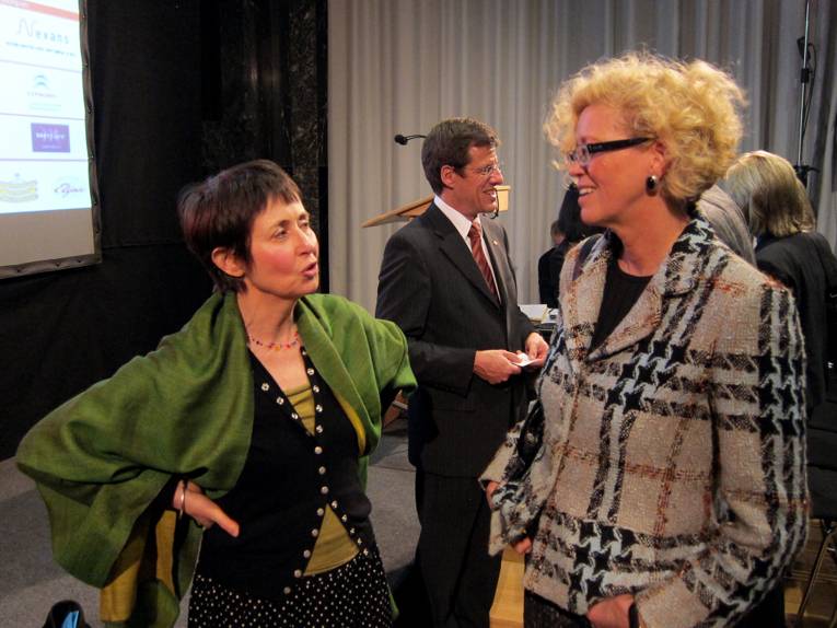 Claire Doutriaux im Gespräch mit einer Besucherin...