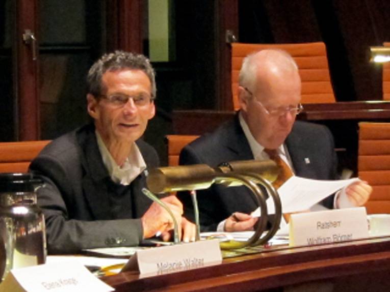 Erste Sitzung des Internationalen Ausschusses