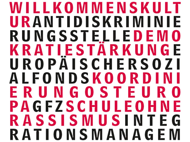 Ein abstraktes Logo der Stabsstelle Integration aus roten, schwarzen und weißen Buchstaben.