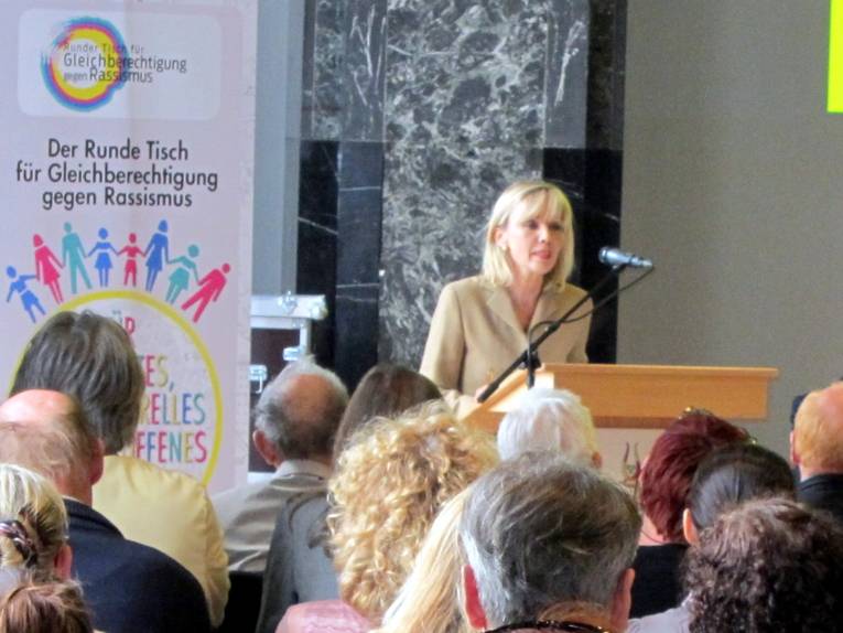 Doris Schröder-Köpf, Landesbeauftragte für Integration beim Grußwort