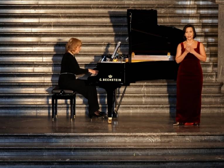 Alla Kravchuk und Natascha Konsistorum während ihres Auftritts...