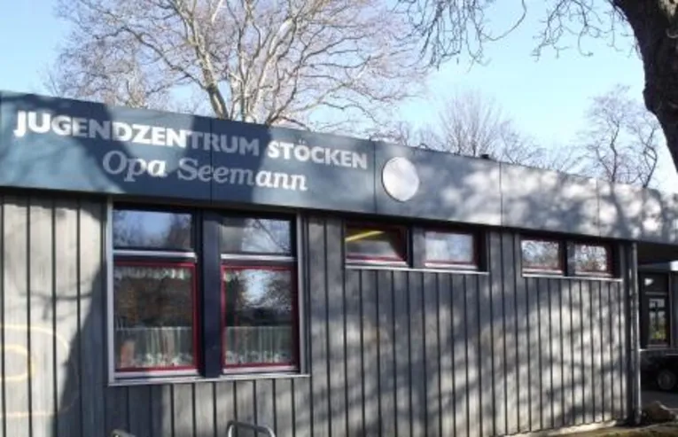 Außenaufnahme vom Jugendzentrum Stöcken "Opa Seemann"