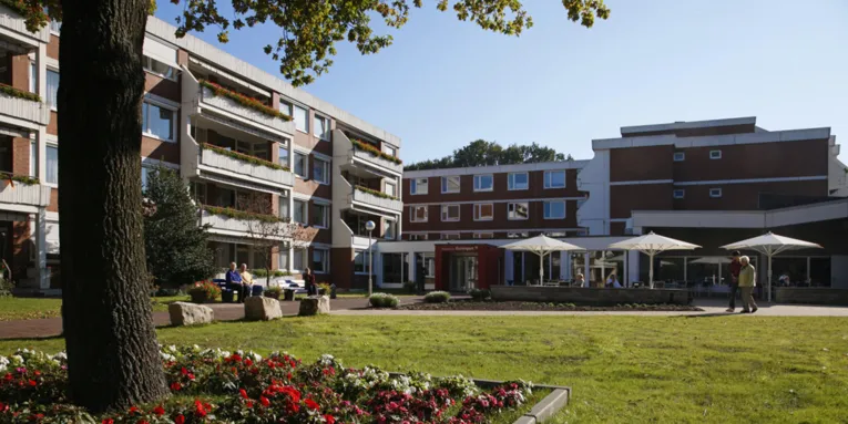 Der Eingang zum Anni-Gondro-Pflegezentrum im Eichenpark