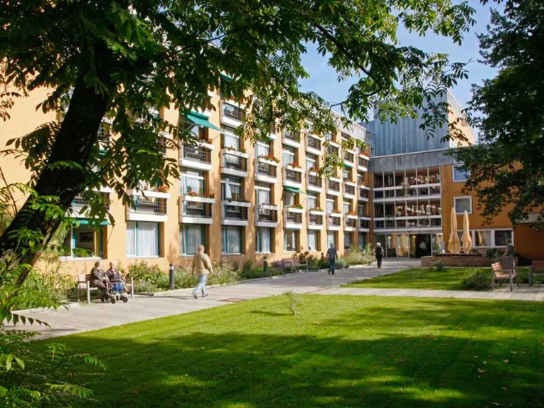 Außenansicht des Seniorenzentrums Willy-Platz-Heim