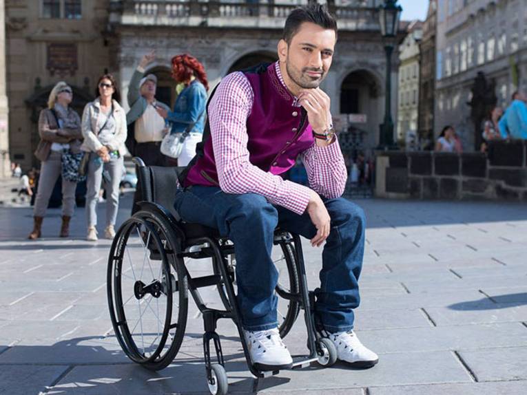 Mann im Rollstuhl. 