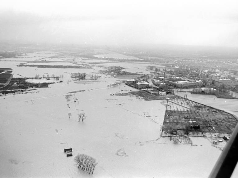 Leinehochwasser im Bereich Ricklinger Teiche um 1954