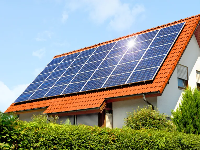 Dach mit Solarzellen