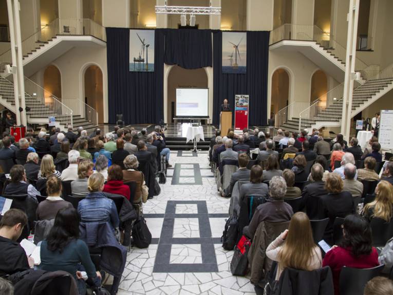 TeilnehmerInnen des Kongresses im Lichthof