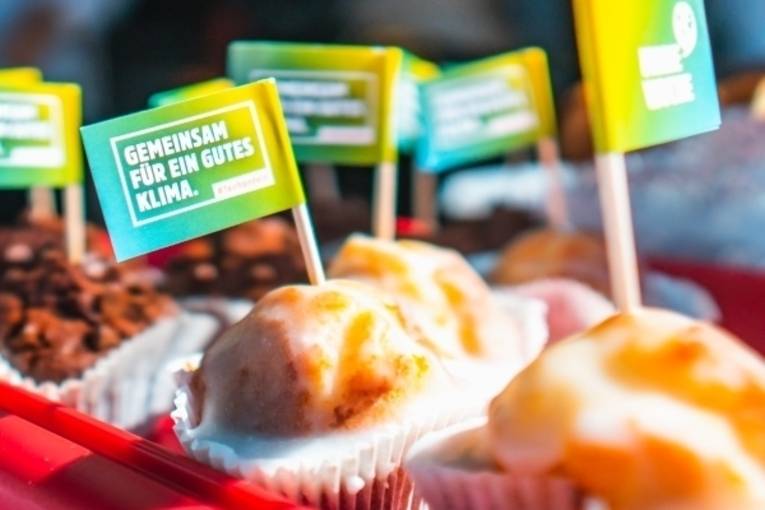 Muffins mit Faire Woche-Fähnchen 