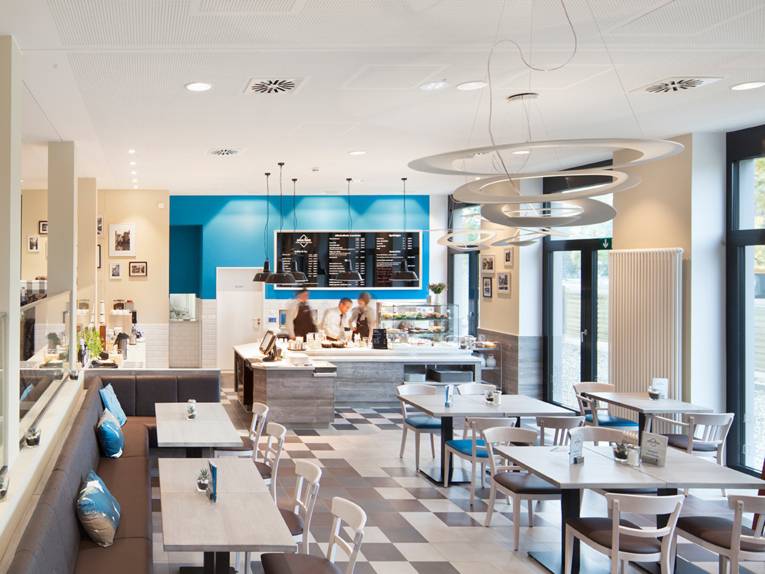 Innenansicht des Cafes Anna Leine in der Volkshochschule