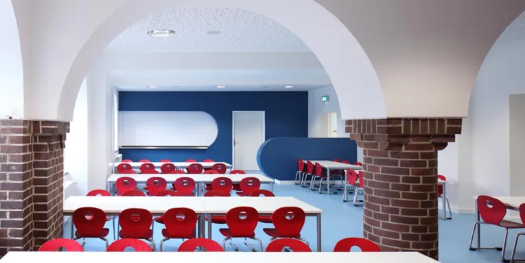 Innenansicht der Mensa in der Grundschule im Kleefelde